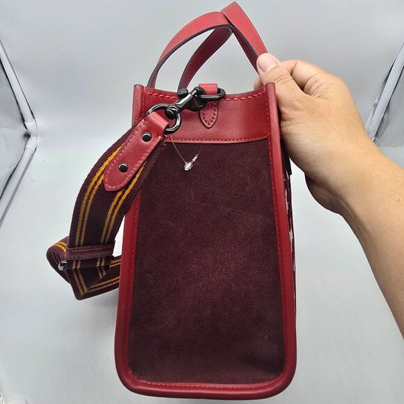 Coach Field Tote 22 with Horse and Carriage CD750 1941 Red - Picture 4 of 9